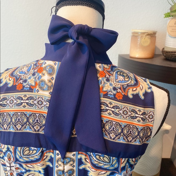 Laundry Floral Patterned Low V-Neck Dress - Picture 4 of 11